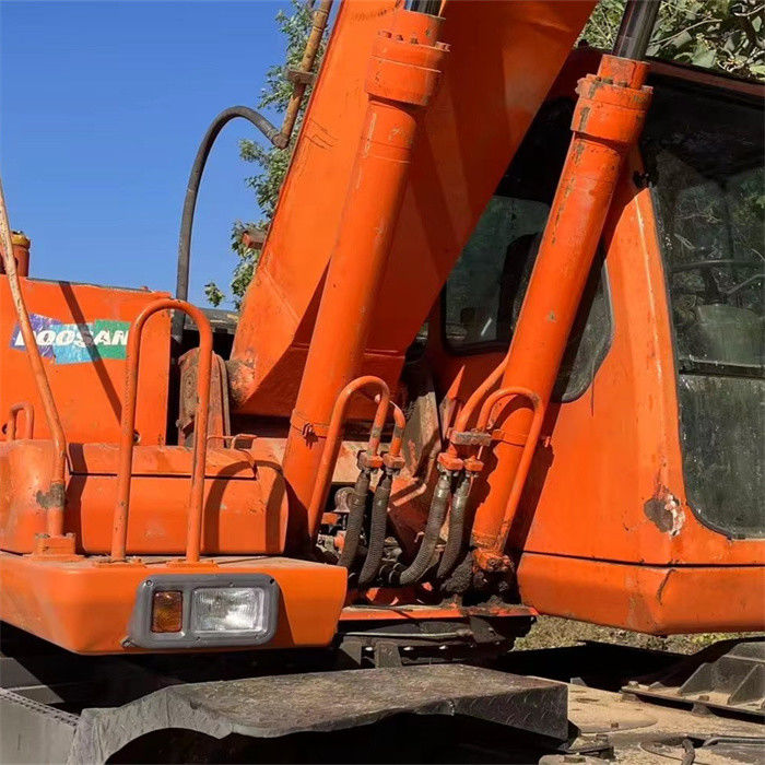 কম দাম 22 টন ব্যবহৃত কোরিয়ান চাকা খননকারী Doosan DX 210W-7 কম কাজের ঘন্টা সঙ্গে