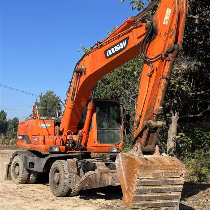 কম দাম 22 টন ব্যবহৃত কোরিয়ান চাকা খননকারী Doosan DX 210W-7 কম কাজের ঘন্টা সঙ্গে