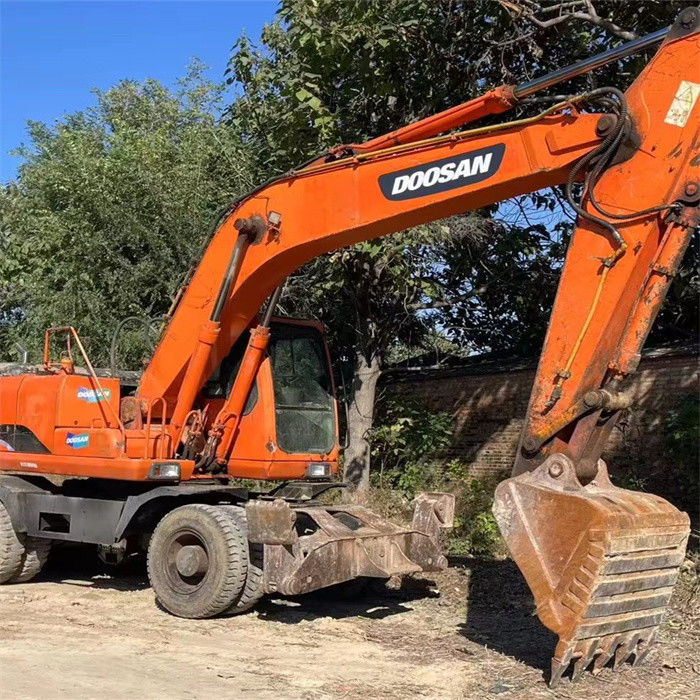 কম দাম 22 টন ব্যবহৃত কোরিয়ান চাকা খননকারী Doosan DX 210W-7 কম কাজের ঘন্টা সঙ্গে