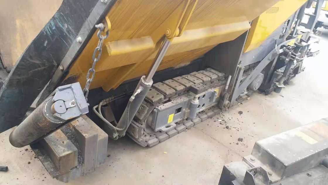 ছোট ক্রলার টাইপ Asphalt Paver XCMG RP355 মূল ছোট আকারের প্রকৌশল প্রকল্পের জন্য