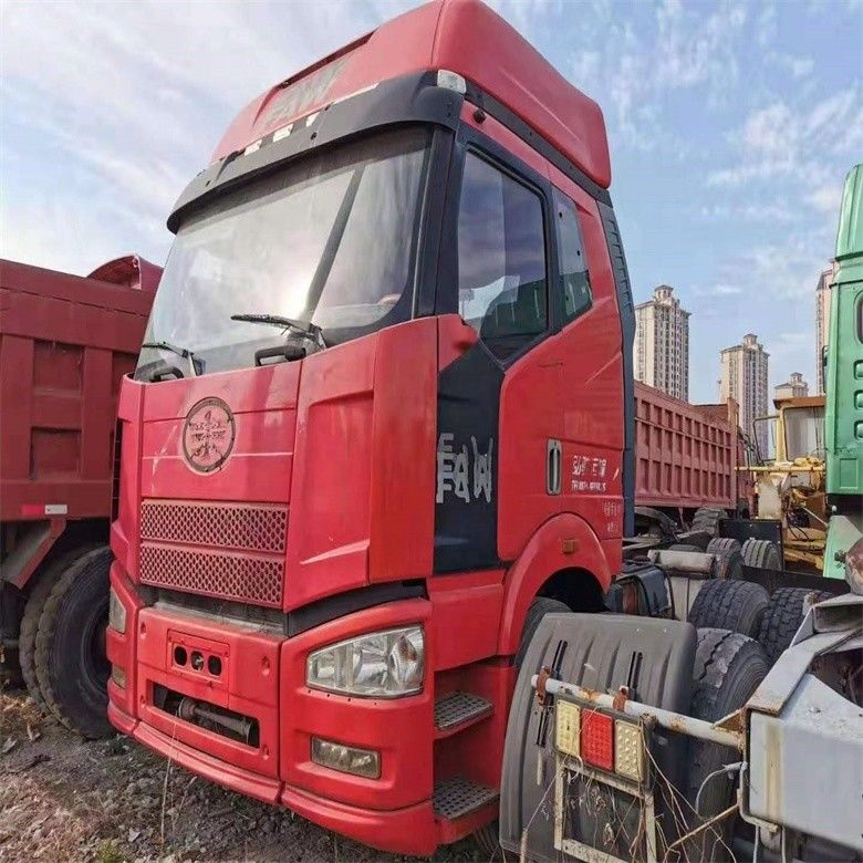 এফএডব্লিউও ব্যবহৃত ট্র্যাক্টর ট্রাক 6x4 ম্যানুয়াল ট্রান্সমিশন সহ ট্রাকের মাথা এবং ভাল অবস্থায়