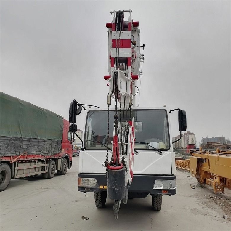 ব্যবহৃত জুমলিয়ন QY25V 20 টন হুইল মোবাইল ট্রাক ক্রেন 3000-4000 কাজের ঘন্টা