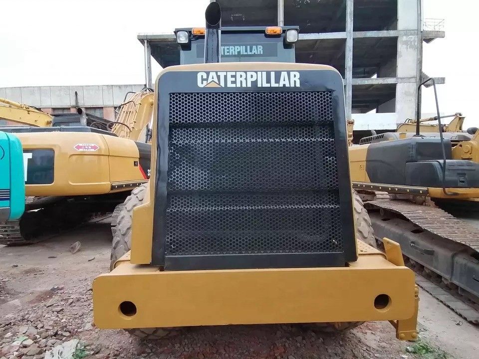 ভাল অবস্থায় CAT CS-583D ভিব্রেশন সিঙ্গল ড্রাম রোড রোলার মূল খুচরা যন্ত্রাংশ সহ