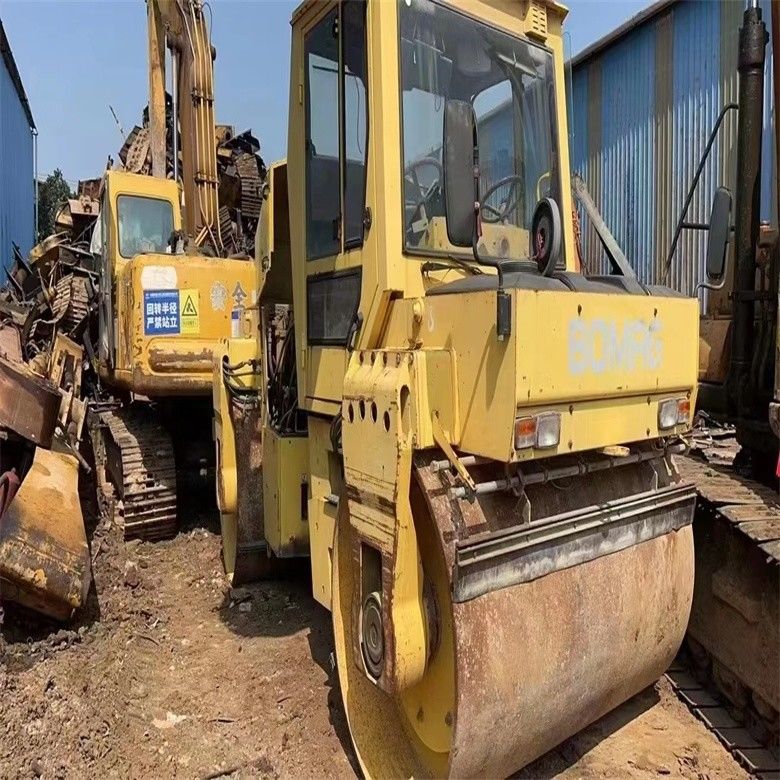 10 টন অপারেটিং ওজন ব্যবহৃত BOMAG BW 202 AHD-2 রোড রোলার এবং কর্মক্ষমতা গ্যারান্টিযুক্ত