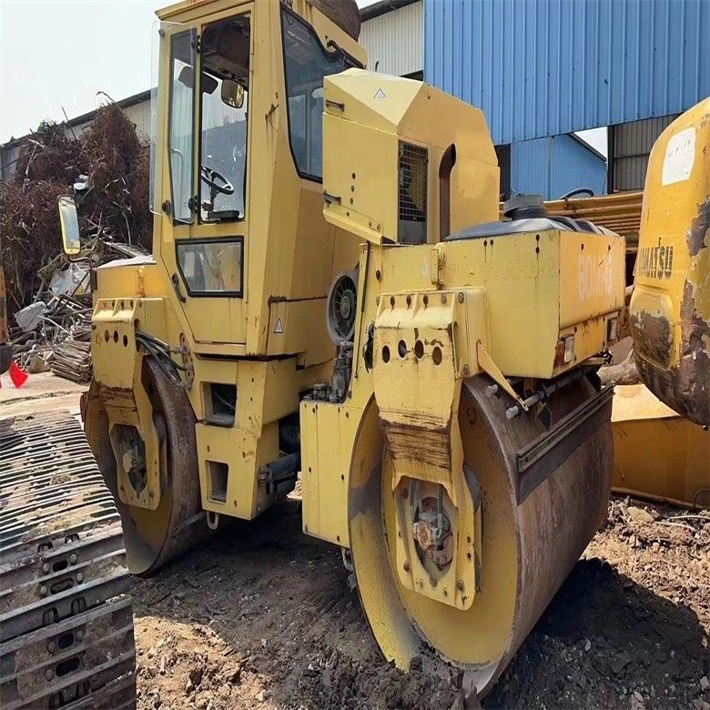 10 টন অপারেটিং ওজন ব্যবহৃত BOMAG BW 202 AHD-2 রোড রোলার এবং কর্মক্ষমতা গ্যারান্টিযুক্ত