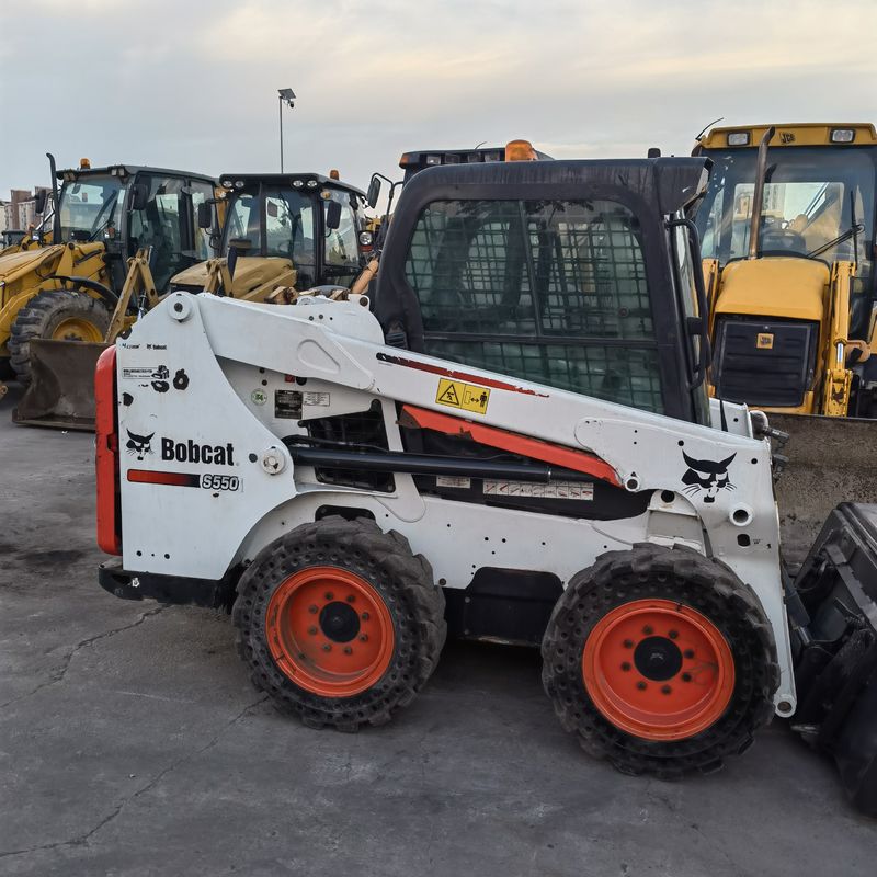 চলমান টাইপ হুইল স্কিড-স্টিয়ার লোডার BOCAT S550 নির্মাণ কাজের জন্য ব্যবহৃত লোডার