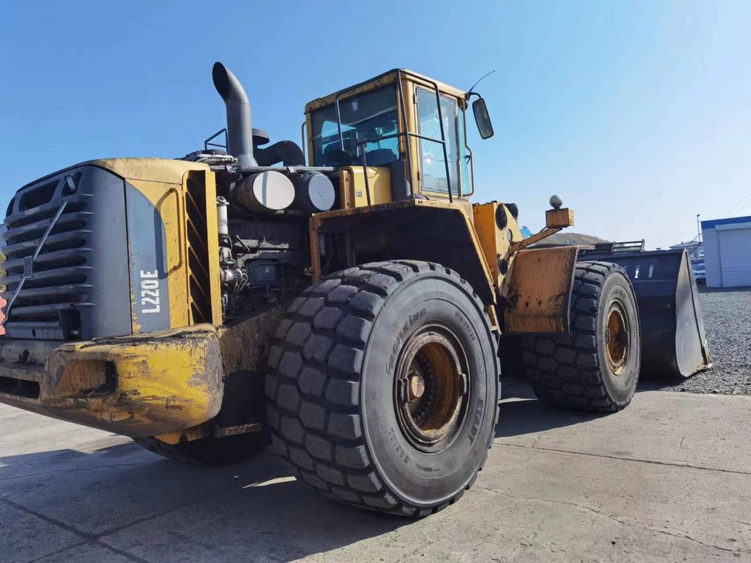 4WD ড্রাইভ টাইপ ব্যবহৃত লোডার ভোলভো L220E মূল নকশা চাকা স্কিড-স্টিয়ার লোডার চলমান প্রকার