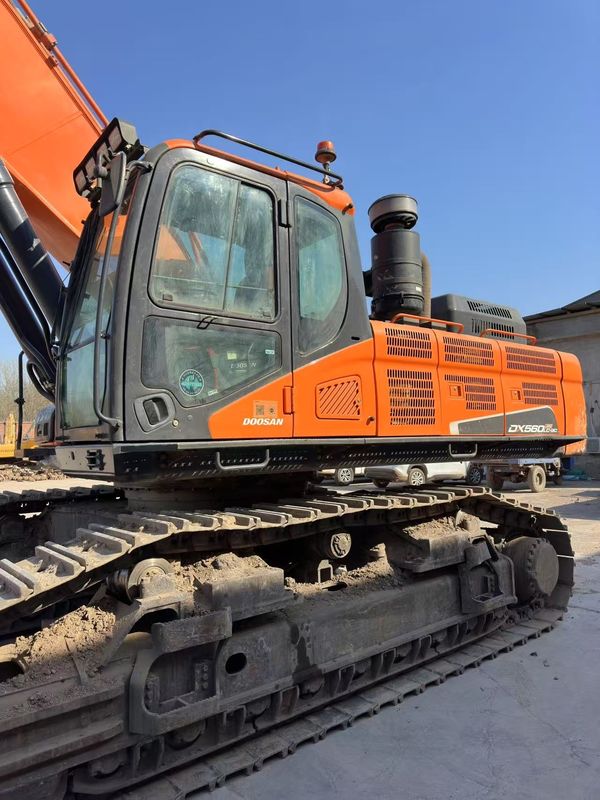 ব্যবহৃত Doosan DX560LC ক্রলার খননকারক বিক্রয়ের জন্য উচ্চ মানের সেকেন্ড হ্যান্ড নির্মাণ সরঞ্জাম