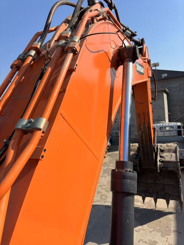 ব্যবহৃত Doosan DX560LC ক্রলার খননকারক বিক্রয়ের জন্য উচ্চ মানের সেকেন্ড হ্যান্ড নির্মাণ সরঞ্জাম