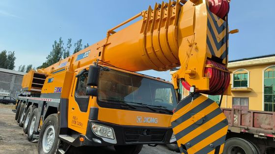 উচ্চ গুণমানের ব্যবহৃত ক্রেন এক্সসিএমজি ২০০ টন ভাল অবস্থায়